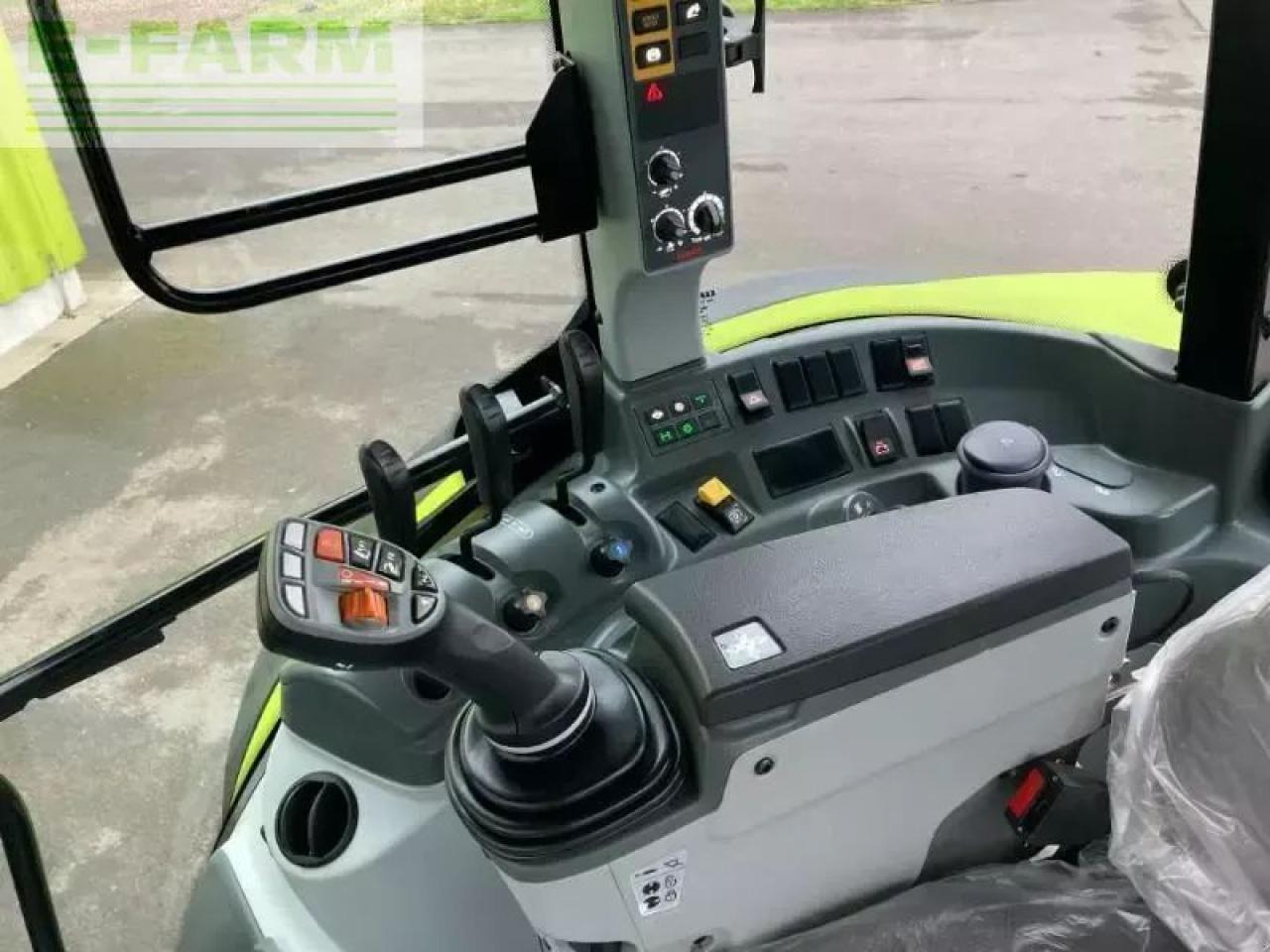 Tracteur agricole CLAAS arion 460 cis CIS