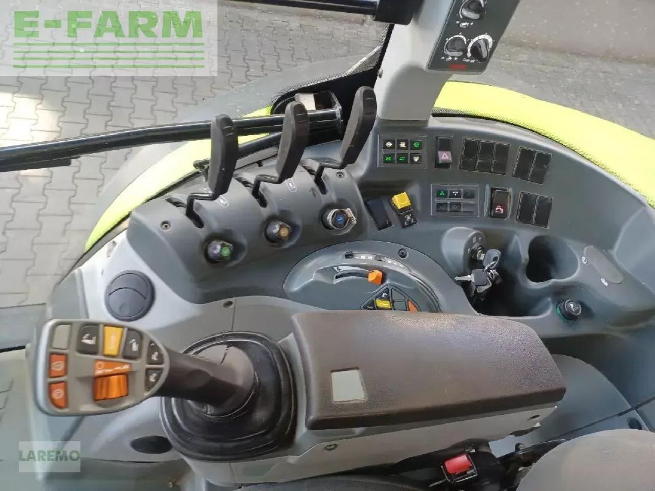 Tracteur agricole CLAAS arion 460 cis CIS