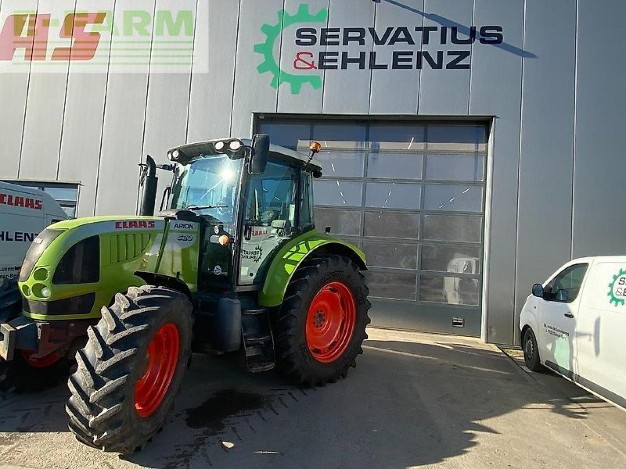 Tracteur agricole CLAAS arion 520