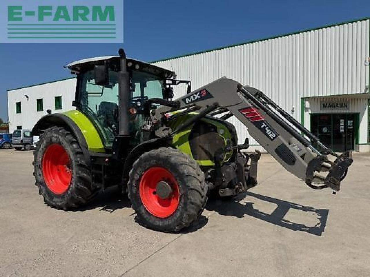 Tracteur agricole CLAAS arion 520