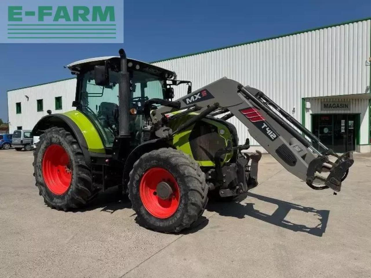 Tracteur agricole CLAAS arion 520