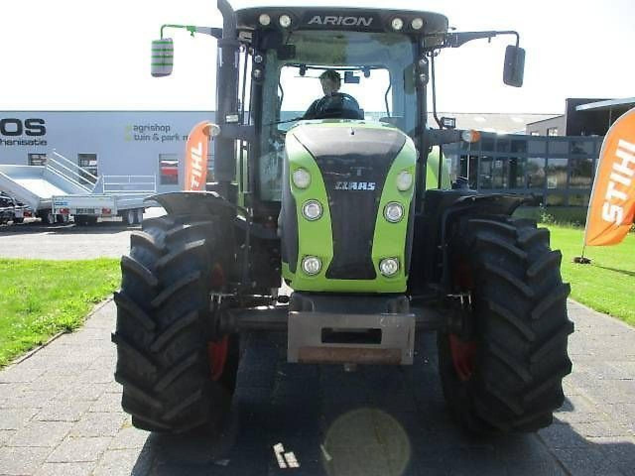 Tracteur agricole CLAAS arion 520