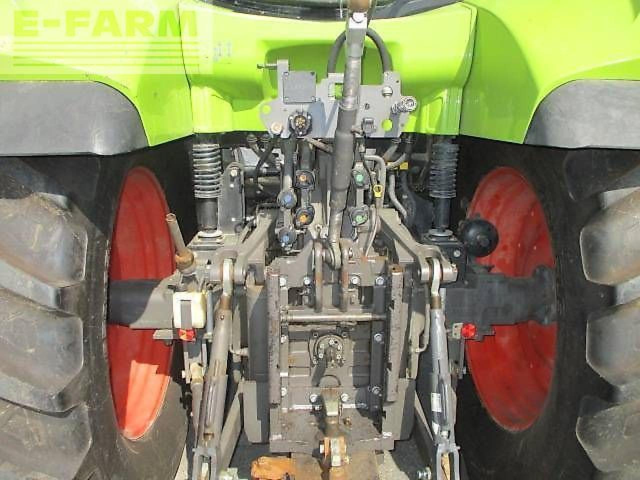 Tracteur agricole CLAAS arion 520