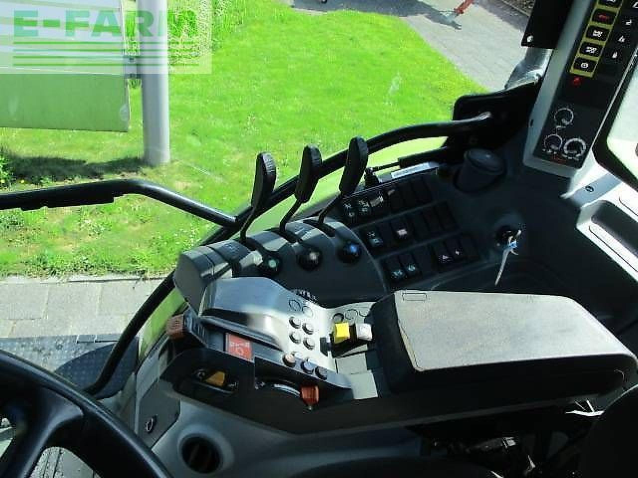 Tracteur agricole CLAAS arion 520