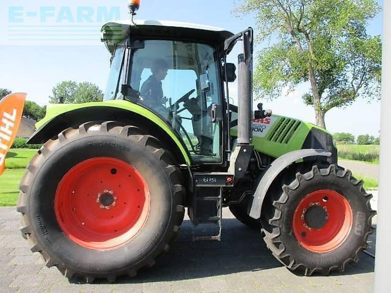 Tracteur agricole CLAAS arion 520