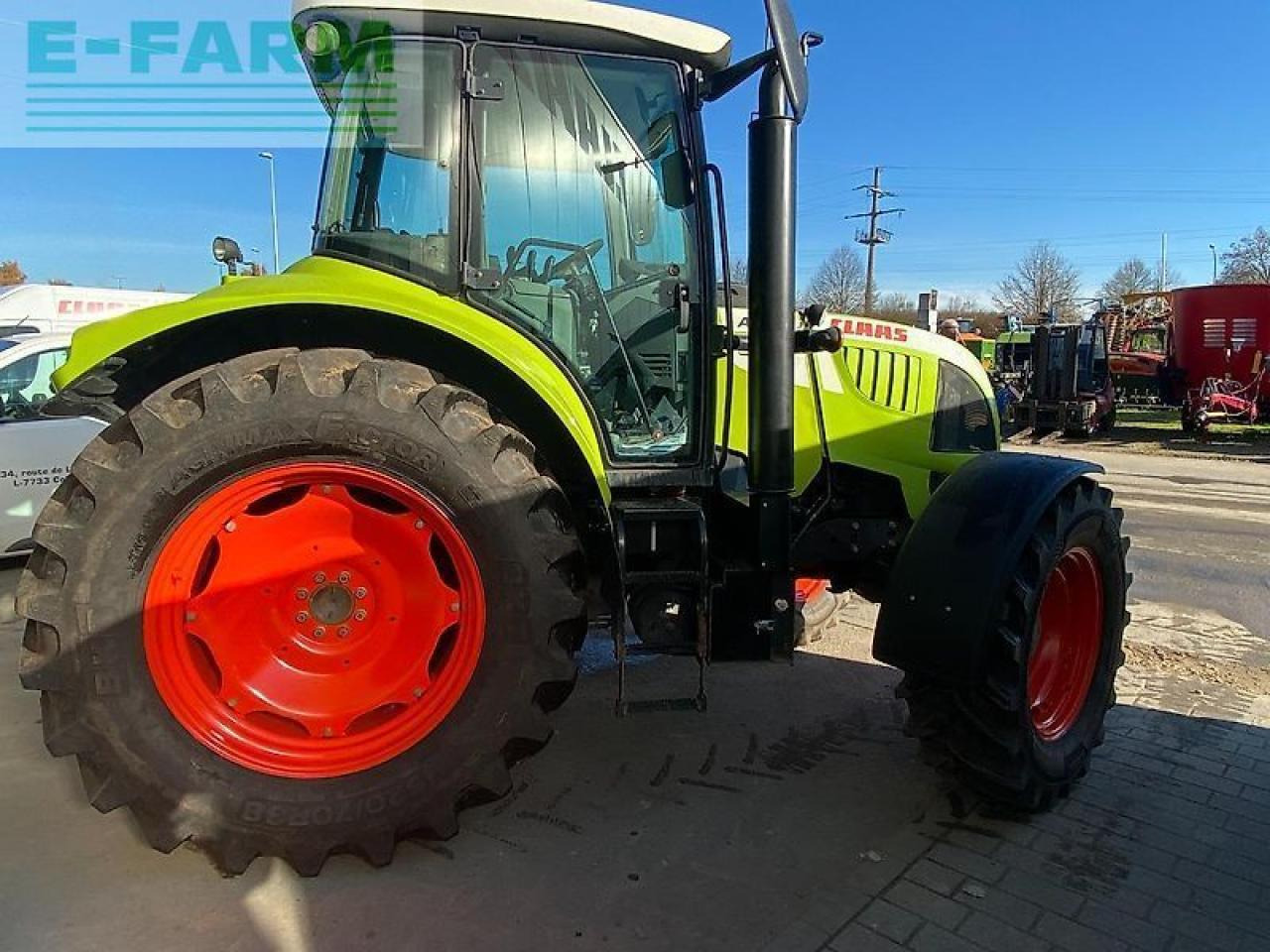 Tracteur agricole CLAAS arion 520