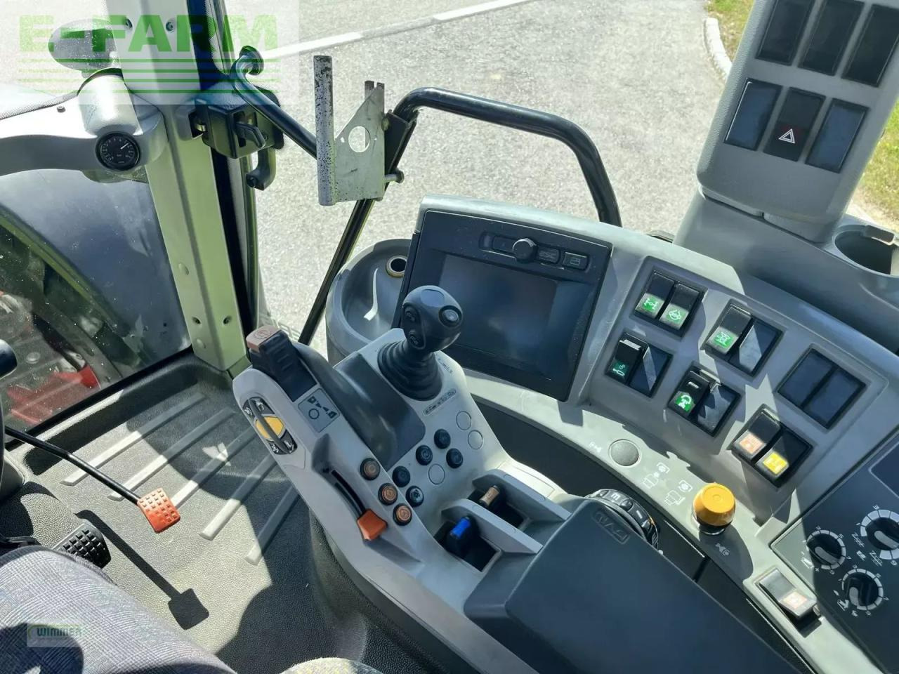 Tracteur agricole CLAAS arion 520