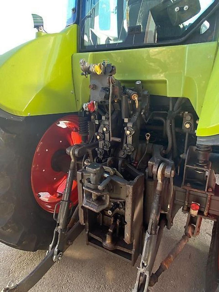 Tracteur agricole CLAAS arion 520