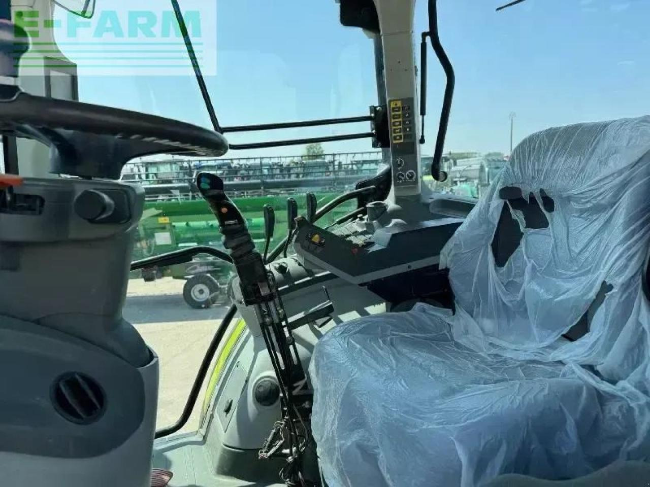 Tracteur agricole CLAAS arion 520