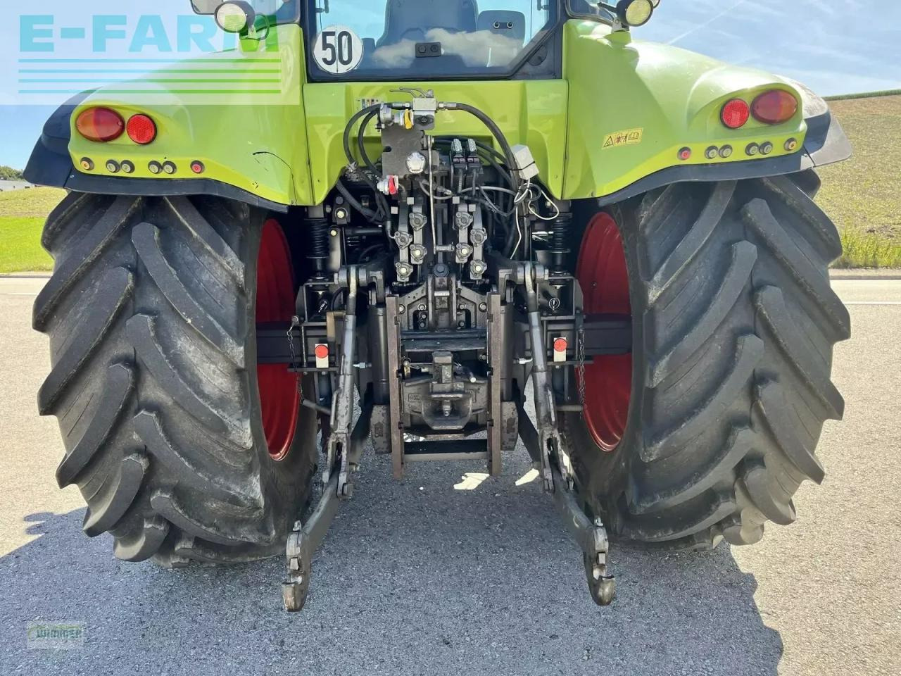 Tracteur agricole CLAAS arion 520