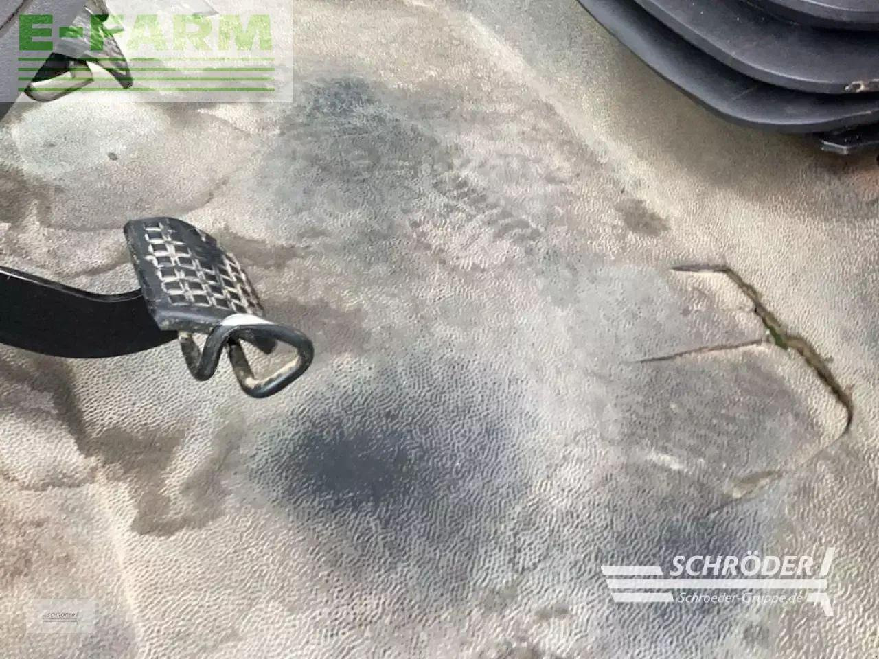 Tracteur agricole CLAAS arion 520 cebis