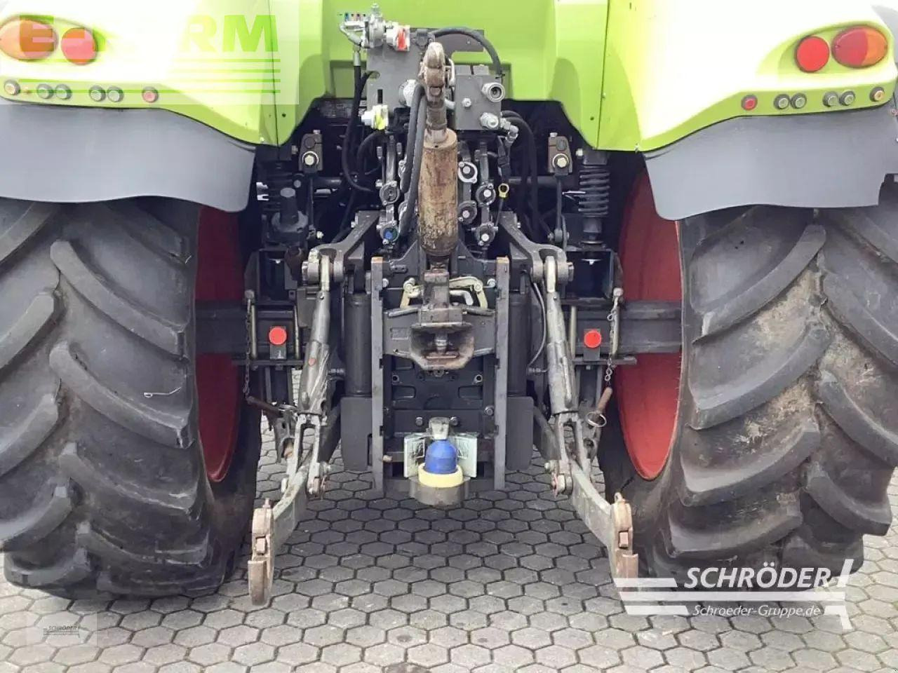 Tracteur agricole CLAAS arion 520 cebis