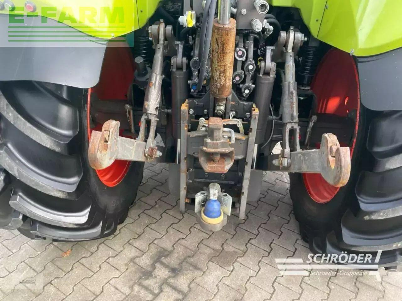 Tracteur agricole CLAAS arion 520 cebis