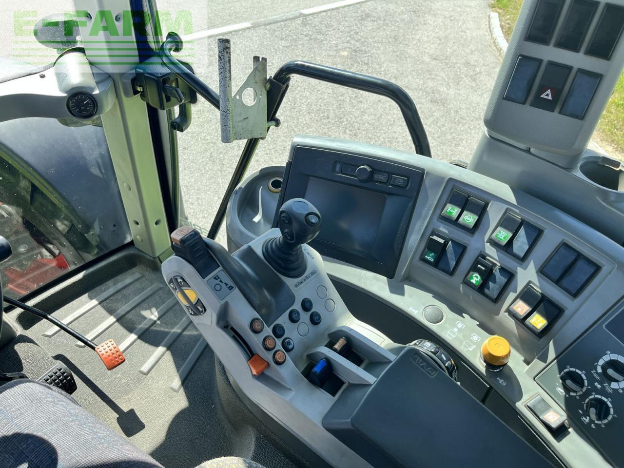 Tracteur agricole CLAAS arion 520 / lastschalt (gebrauchter arion 500)