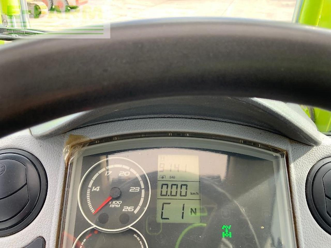 Tracteur agricole CLAAS arion 520 tractor (st23446)