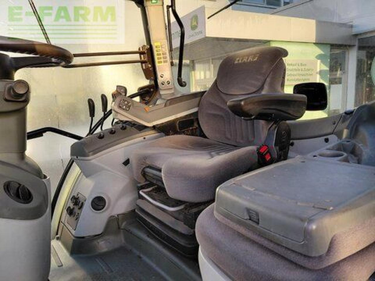 Tracteur agricole CLAAS arion 530