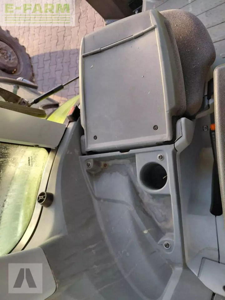 Tracteur agricole CLAAS arion 530