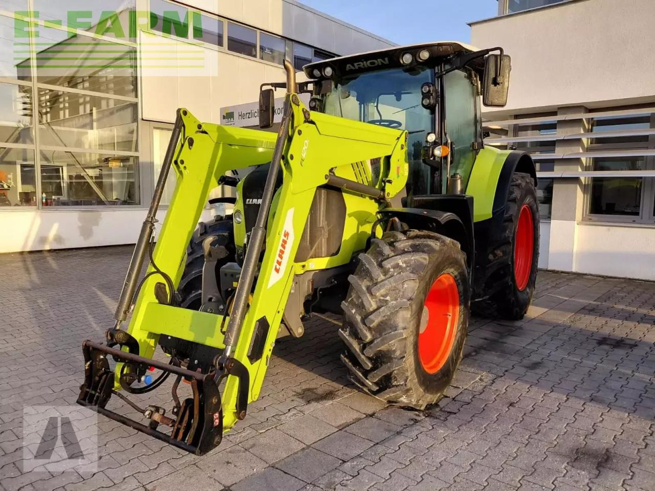 Tracteur agricole CLAAS arion 530