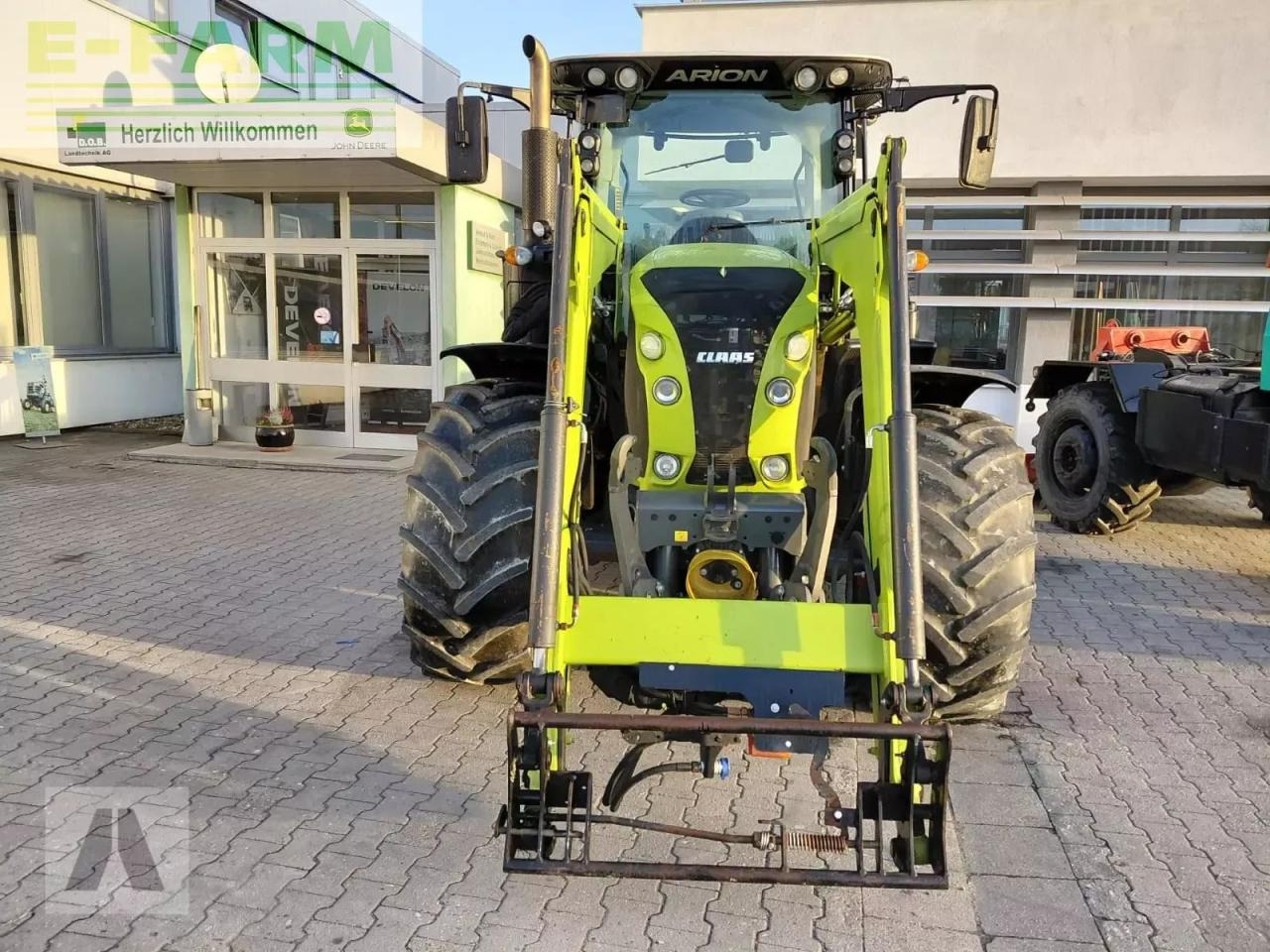 Tracteur agricole CLAAS arion 530