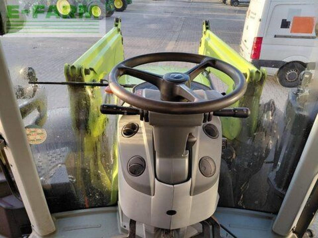 Tracteur agricole CLAAS arion 530