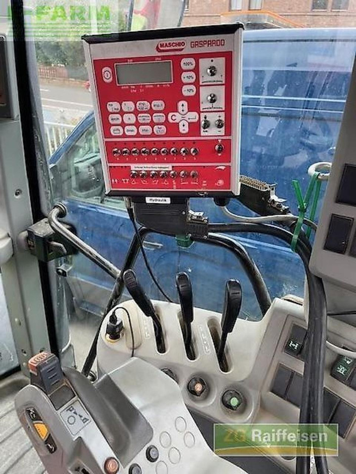 Tracteur agricole CLAAS arion 530