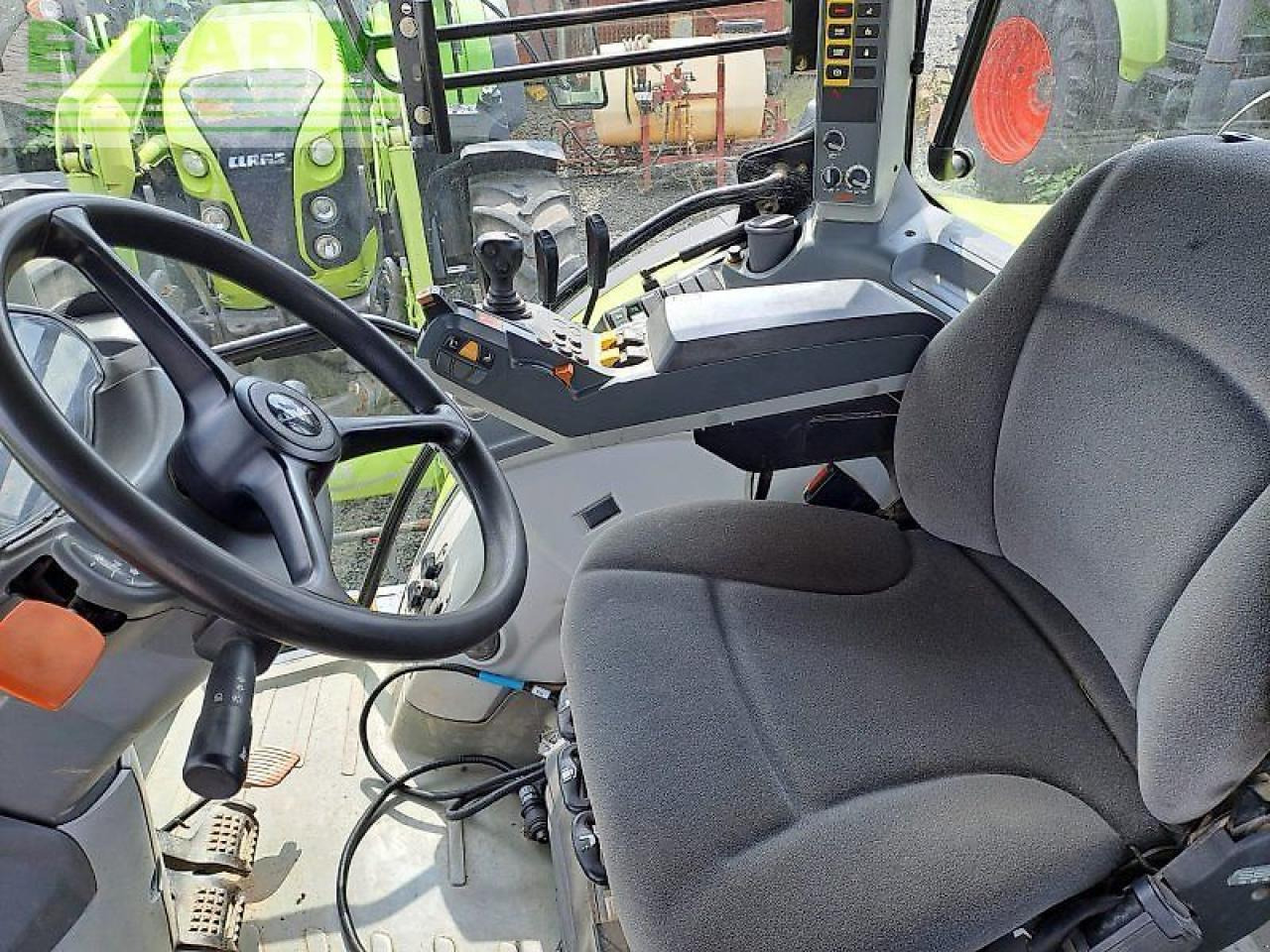 Tracteur agricole CLAAS arion 530 cis CIS