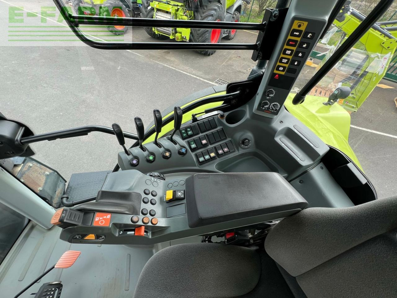 Tracteur agricole CLAAS arion 530 cis CIS