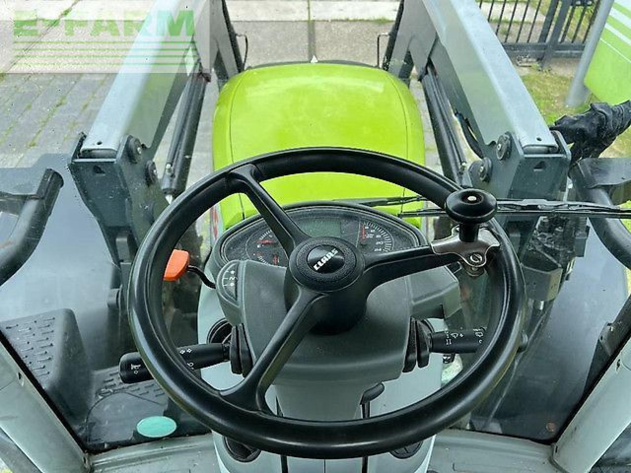 Tracteur agricole CLAAS arion 530 cis CIS
