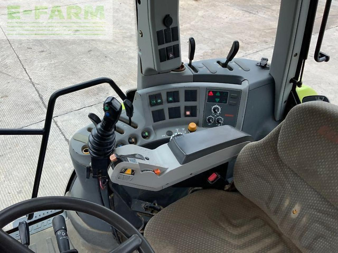 Tracteur agricole CLAAS arion 530 tractor (st24310)
