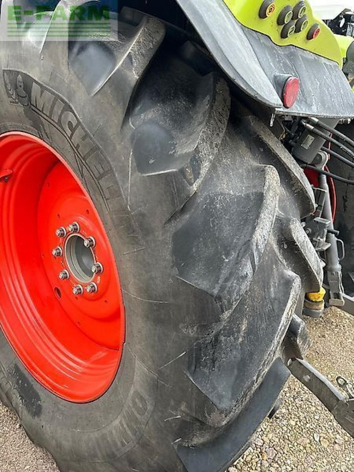 Tracteur agricole CLAAS arion 550