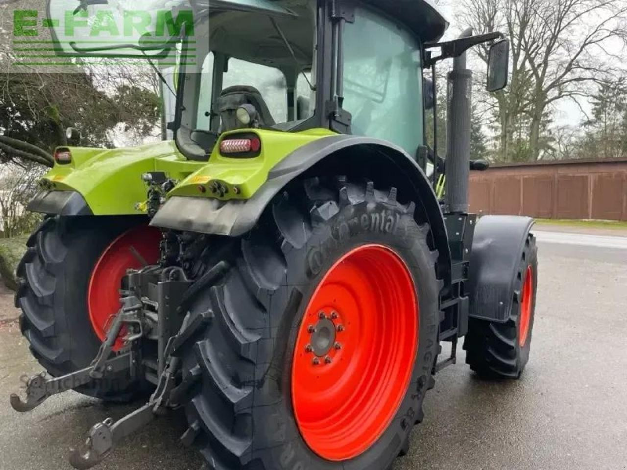 Tracteur agricole CLAAS arion 550