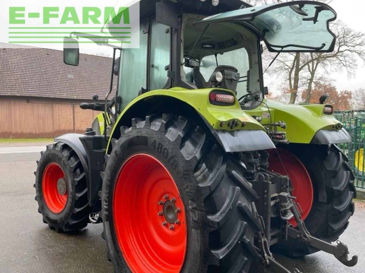 Tracteur agricole CLAAS arion 550