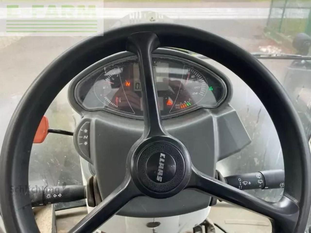 Tracteur agricole CLAAS arion 550