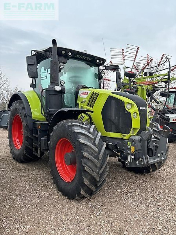 Tracteur agricole CLAAS arion 550