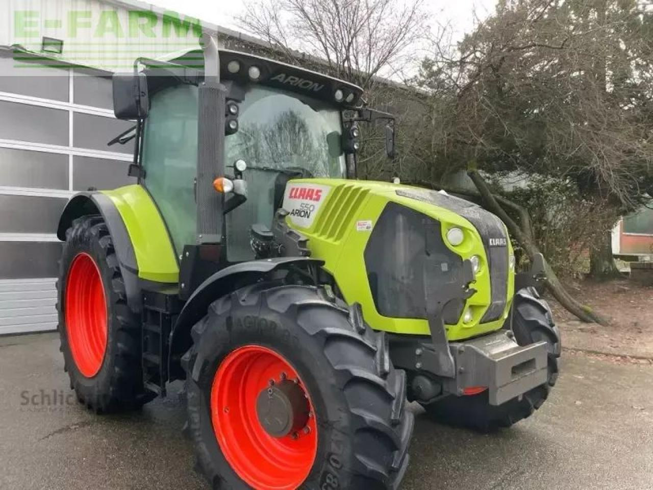 Tracteur agricole CLAAS arion 550