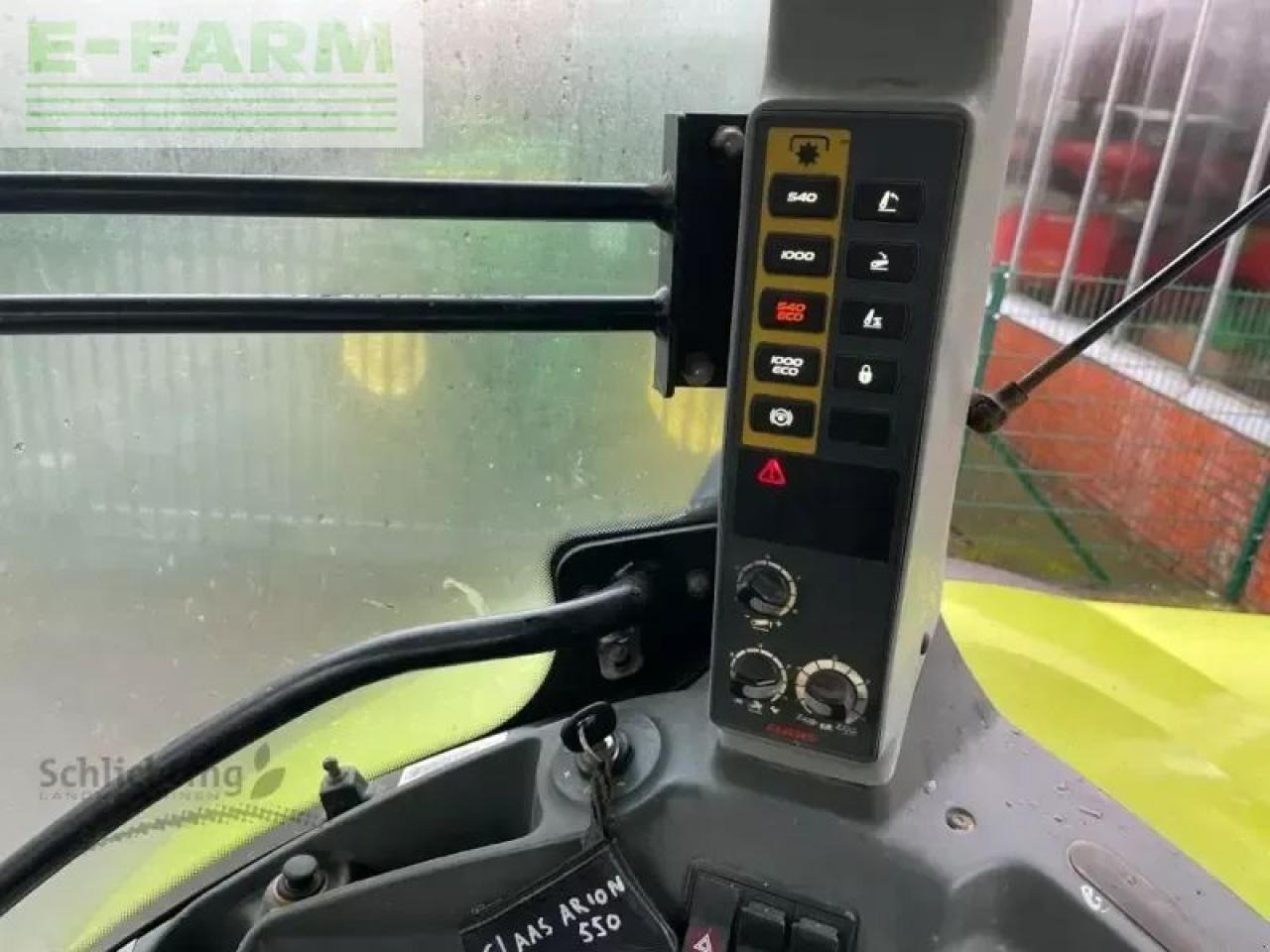 Tracteur agricole CLAAS arion 550