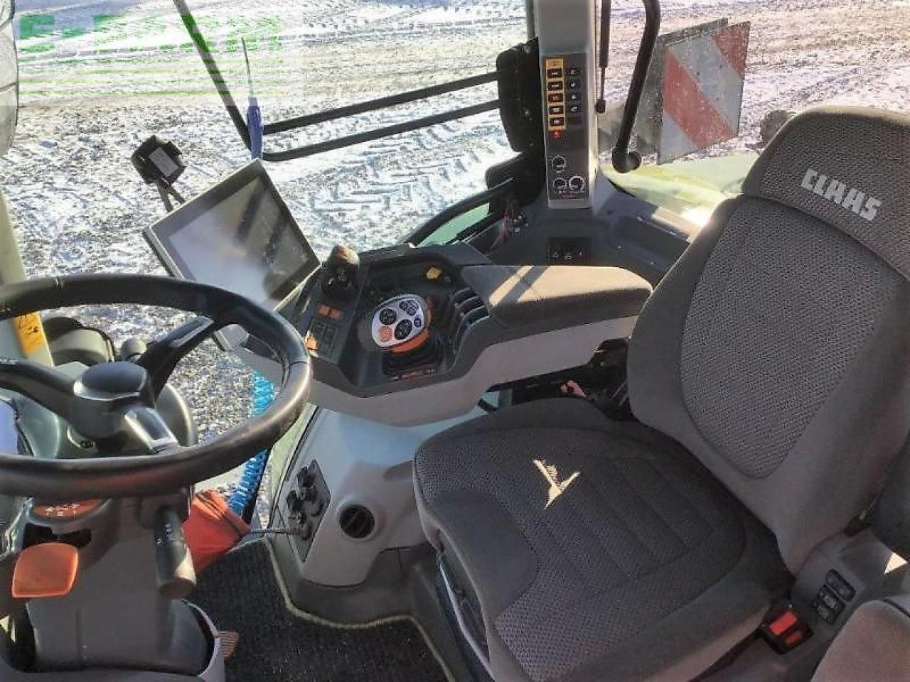 Tracteur agricole CLAAS arion 550 cmatic