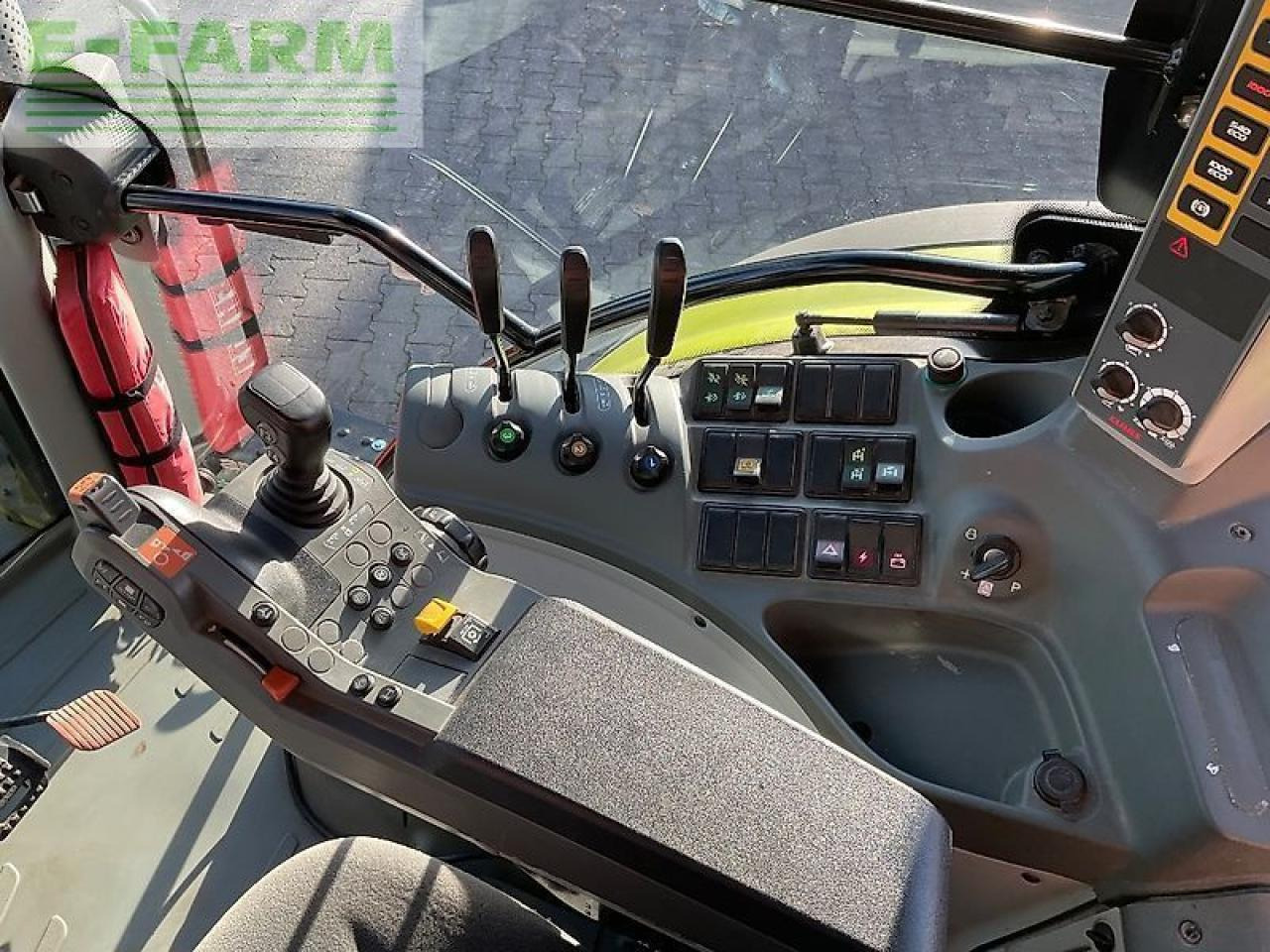 Tracteur agricole CLAAS arion 610