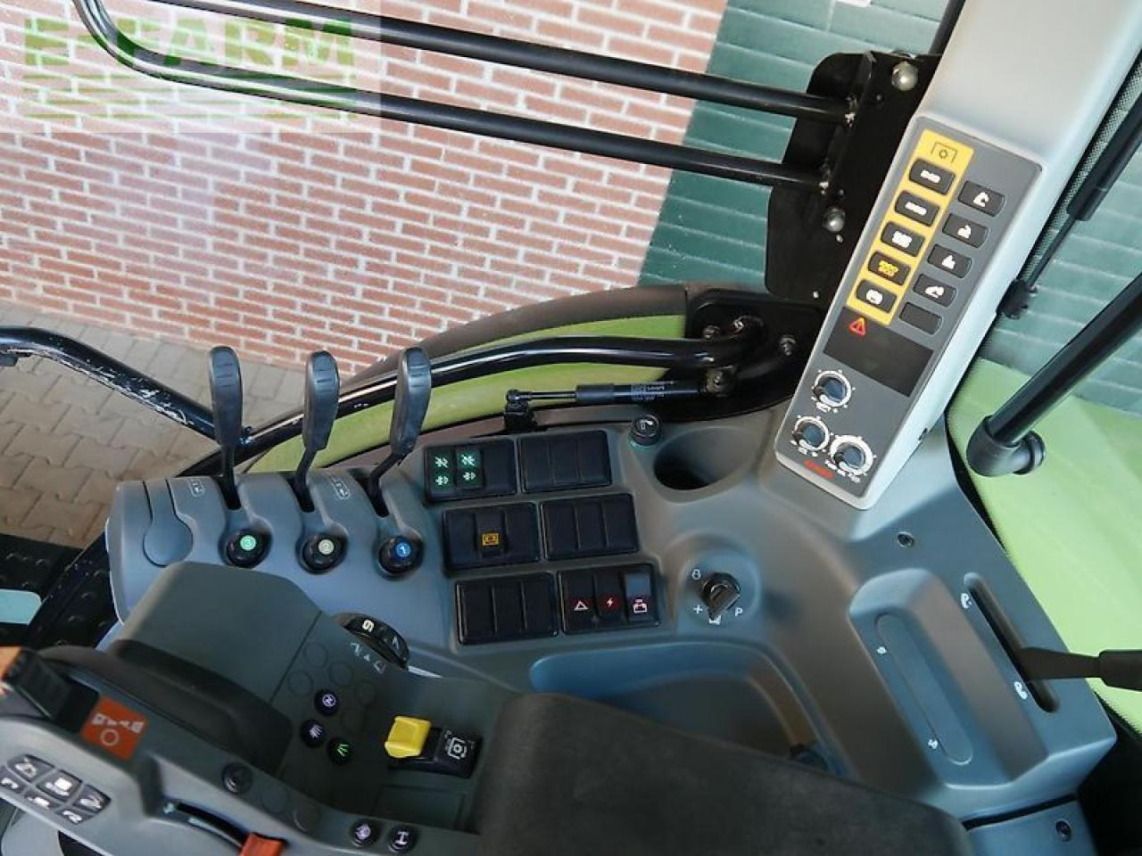 Tracteur agricole CLAAS arion 610 cis