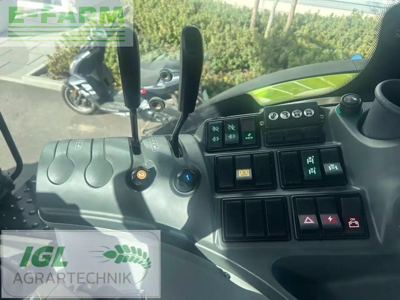 Tracteur agricole CLAAS arion 610 hexashift