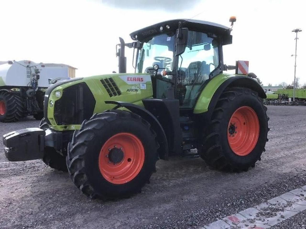 Tracteur agricole CLAAS arion 610 hexashift