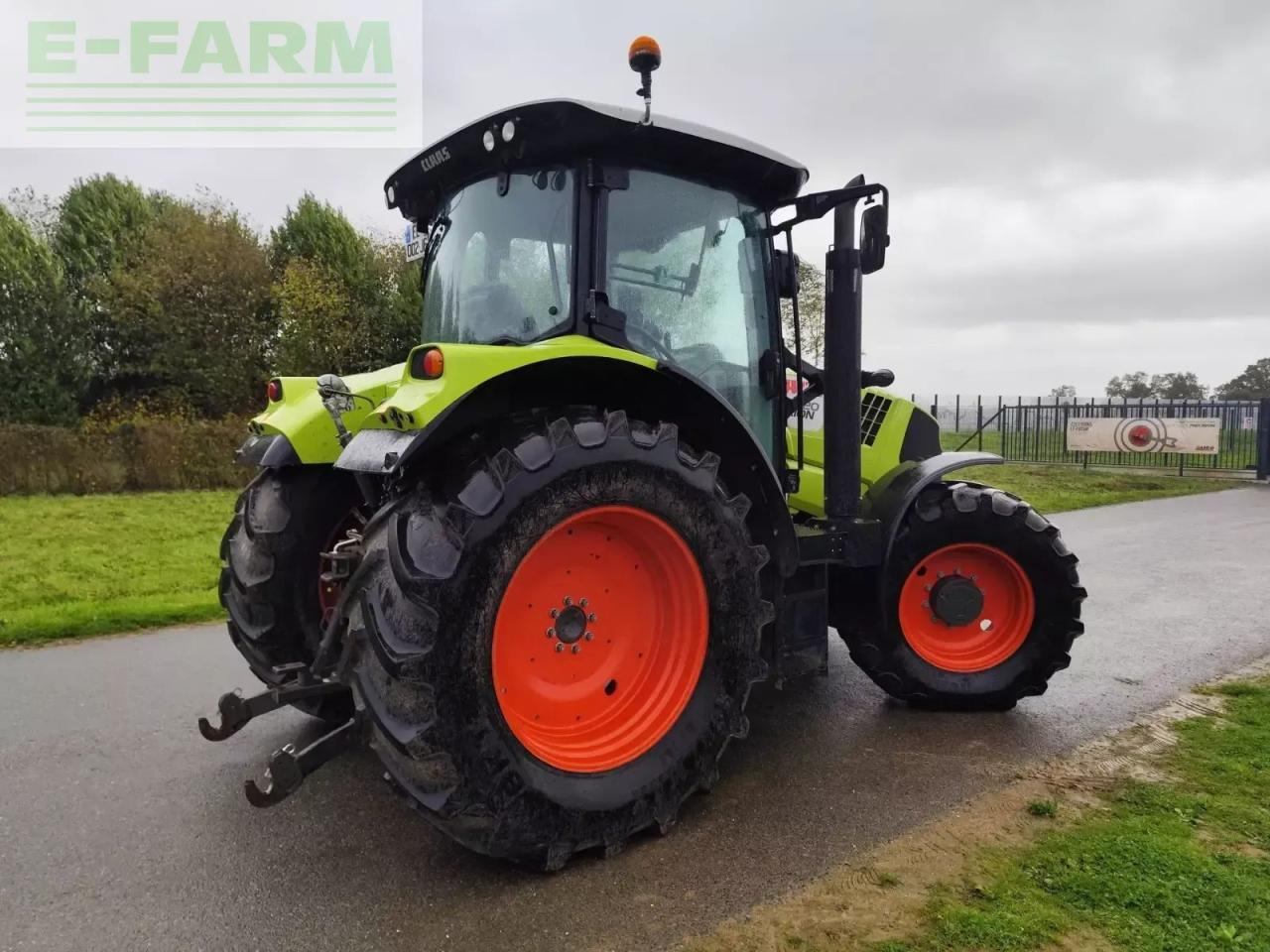 Tracteur agricole CLAAS arion 620