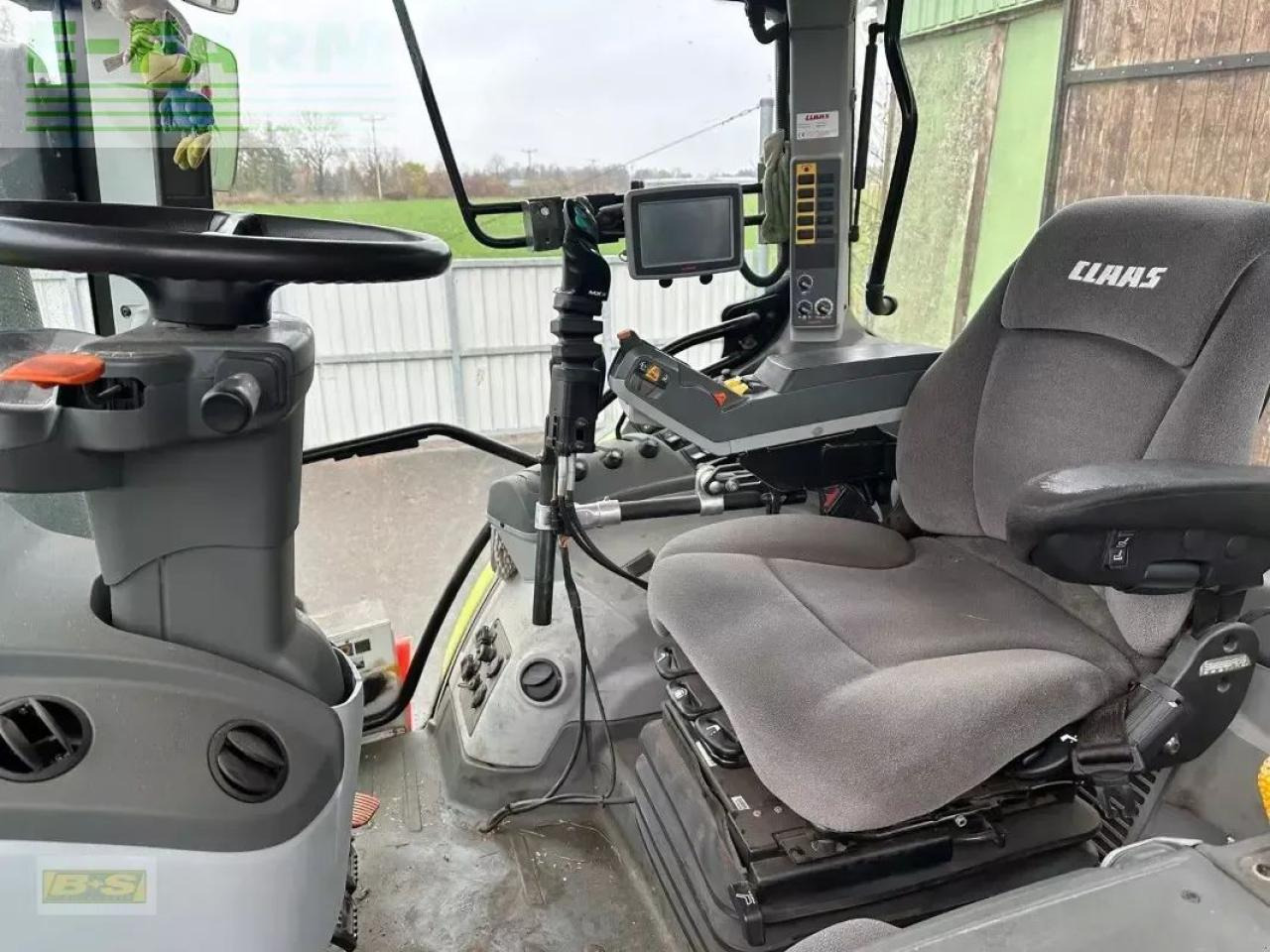 Tracteur agricole CLAAS arion 620