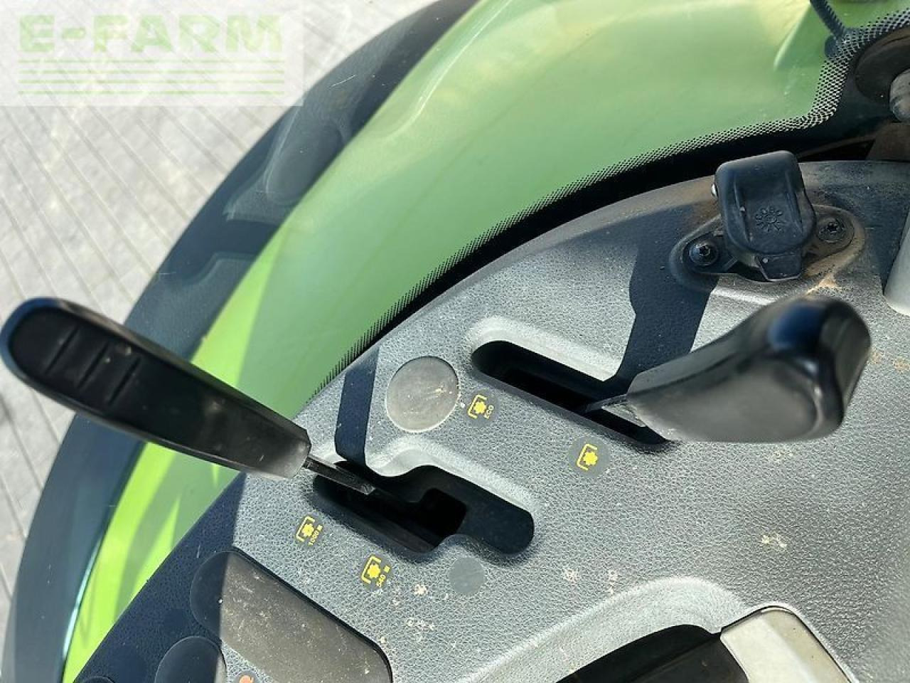 Tracteur agricole CLAAS arion 620