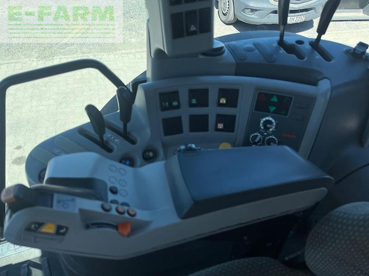 Tracteur agricole CLAAS arion 620
