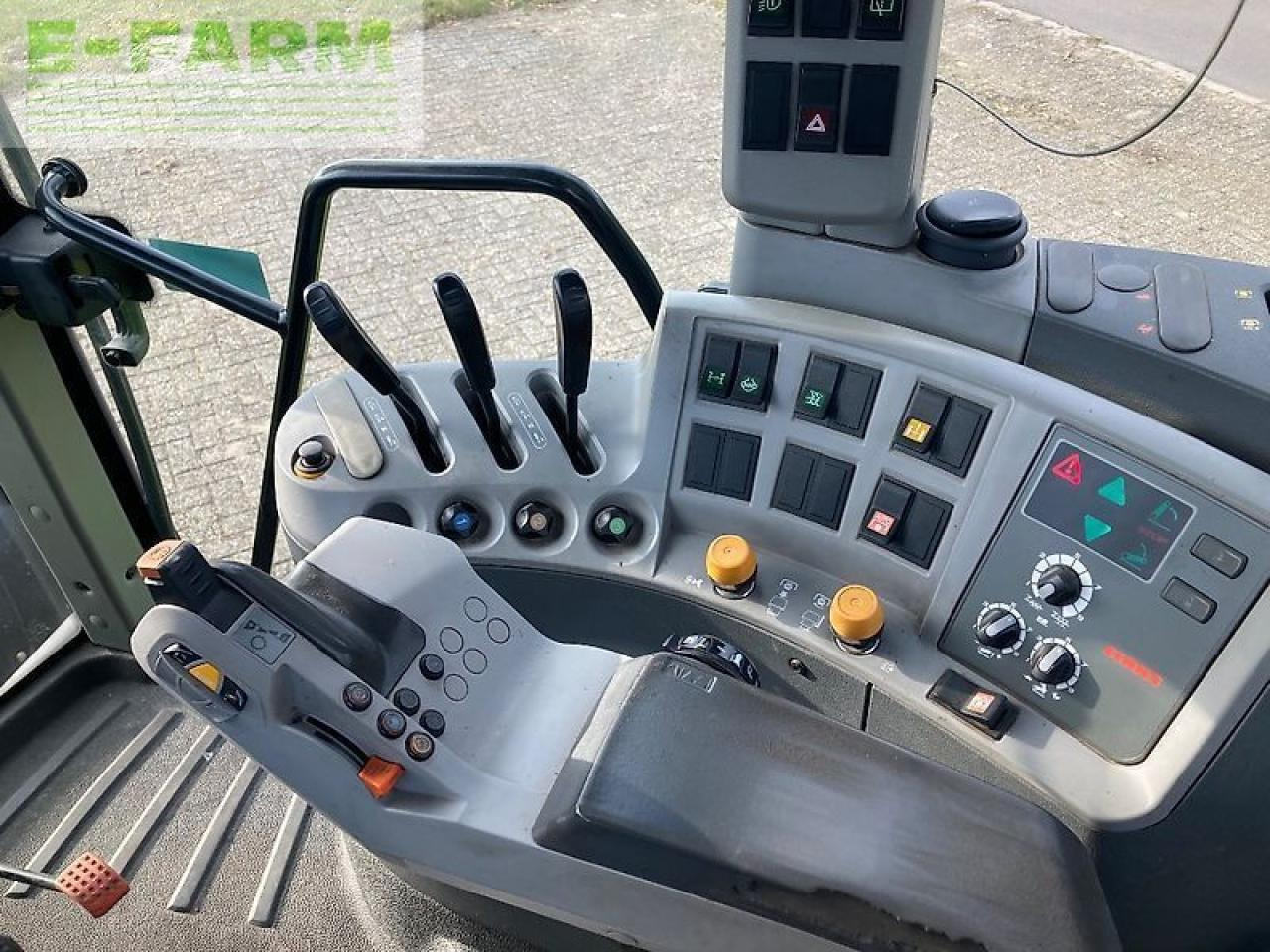 Tracteur agricole CLAAS arion 620 cis CIS