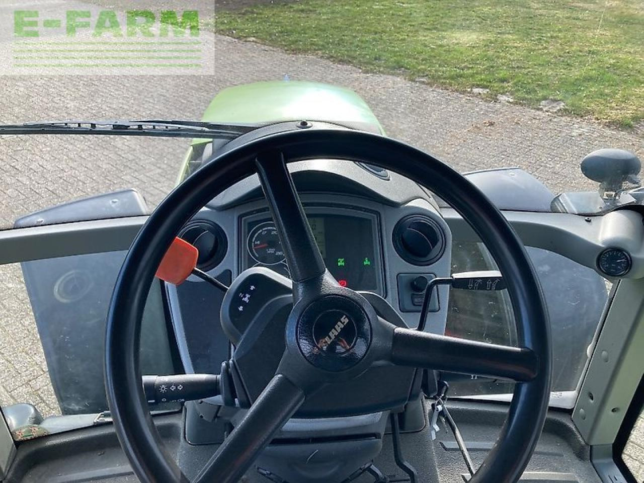 Tracteur agricole CLAAS arion 620 cis CIS