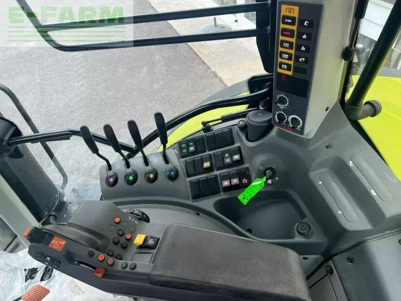 Tracteur agricole CLAAS arion 630 concept
