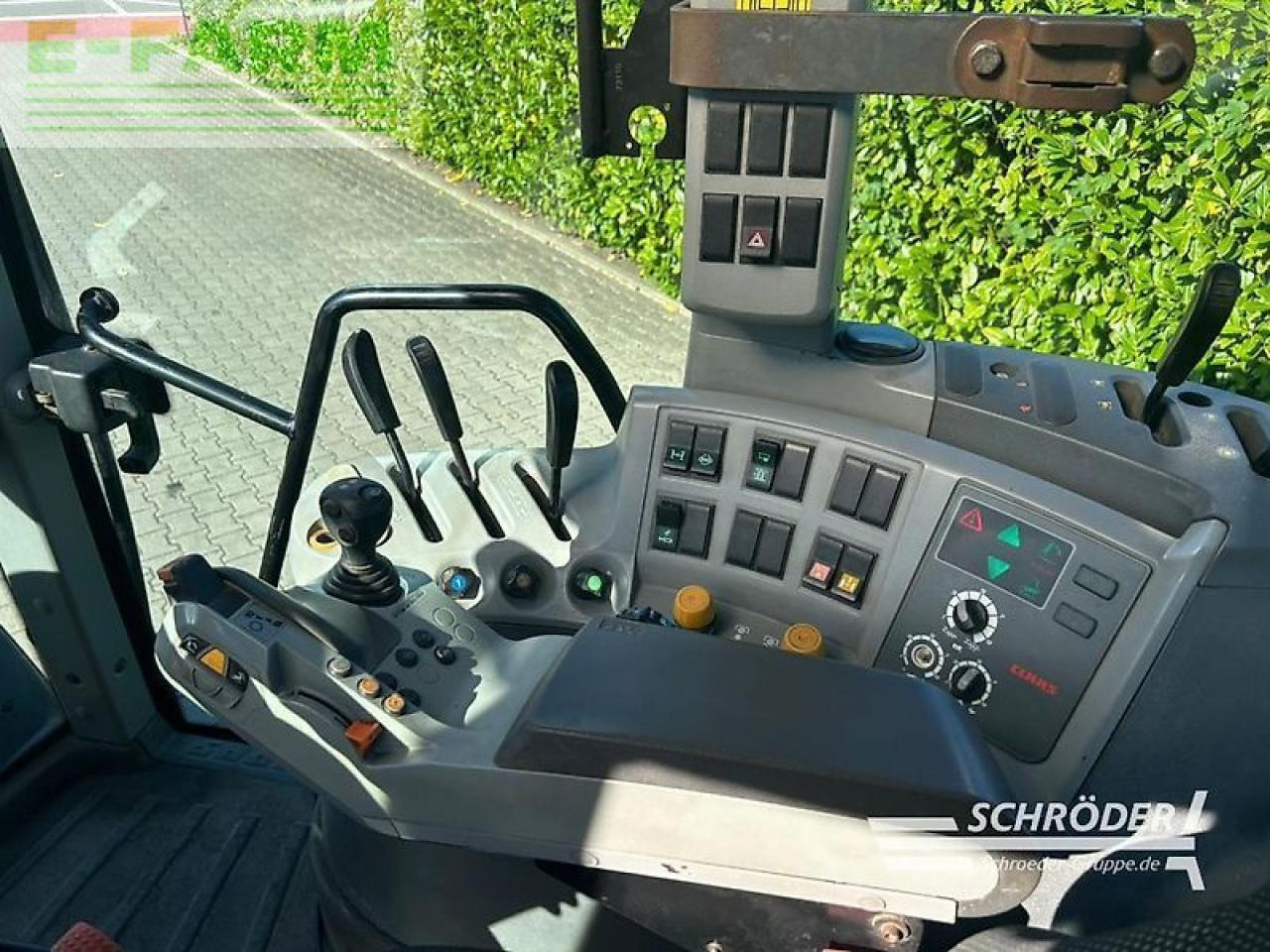 Tracteur agricole CLAAS arion 640