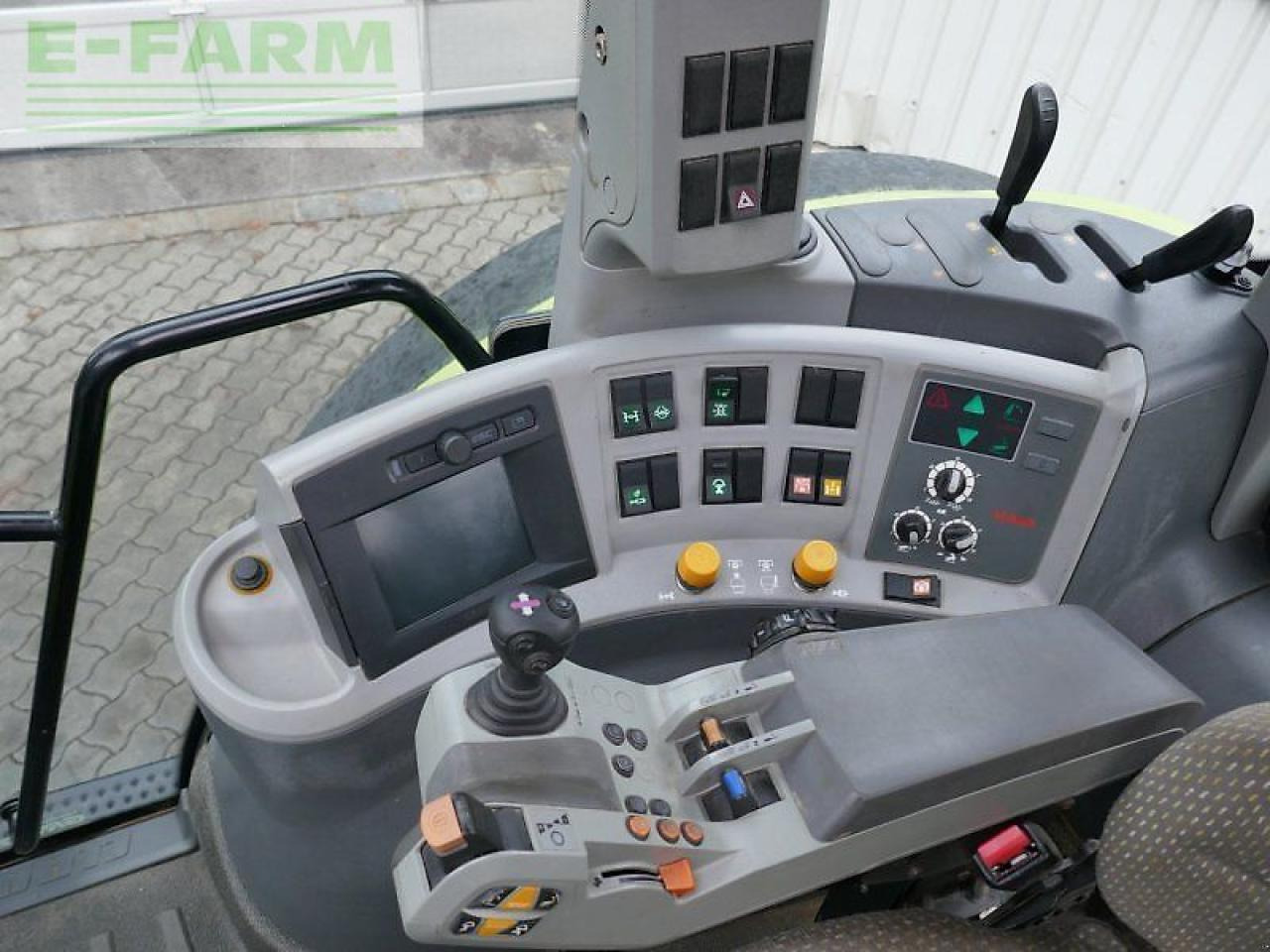 Tracteur agricole CLAAS arion 640 cebis